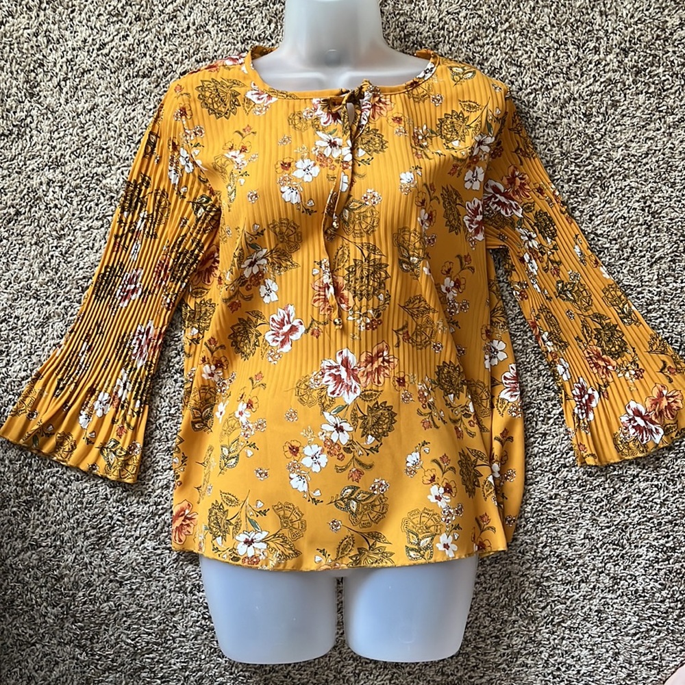 Sara Michelle 3/4 bell sleeve blouse